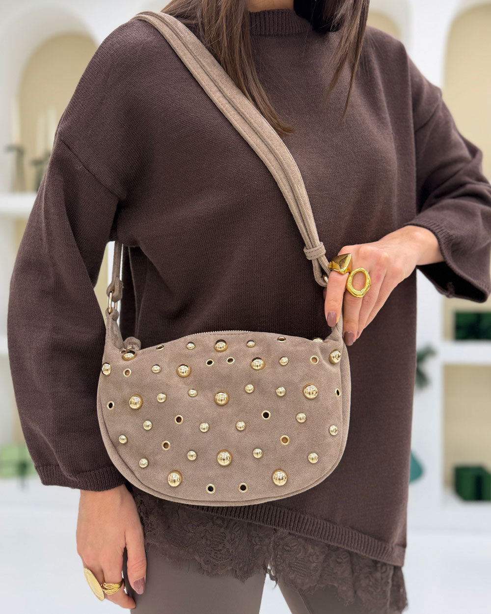 Borsa Suede Borchie Tortora