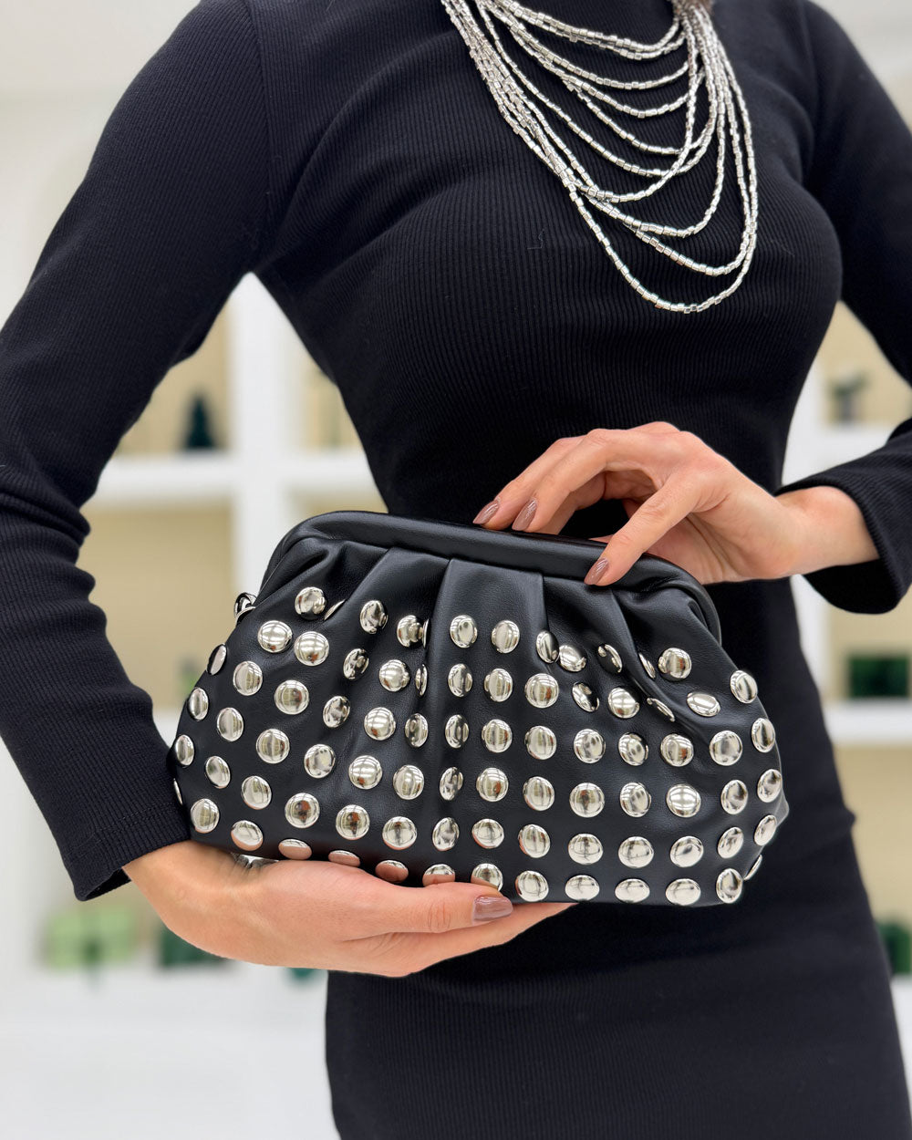 Borsa borchie piatte Nero