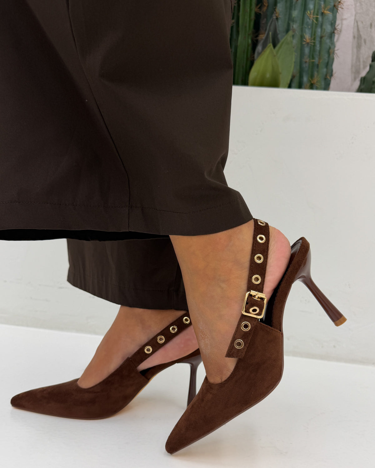 Slingback cintura scamosc. Marrone