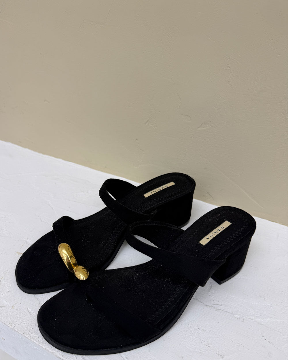 Sandalo anello oro suede Nero