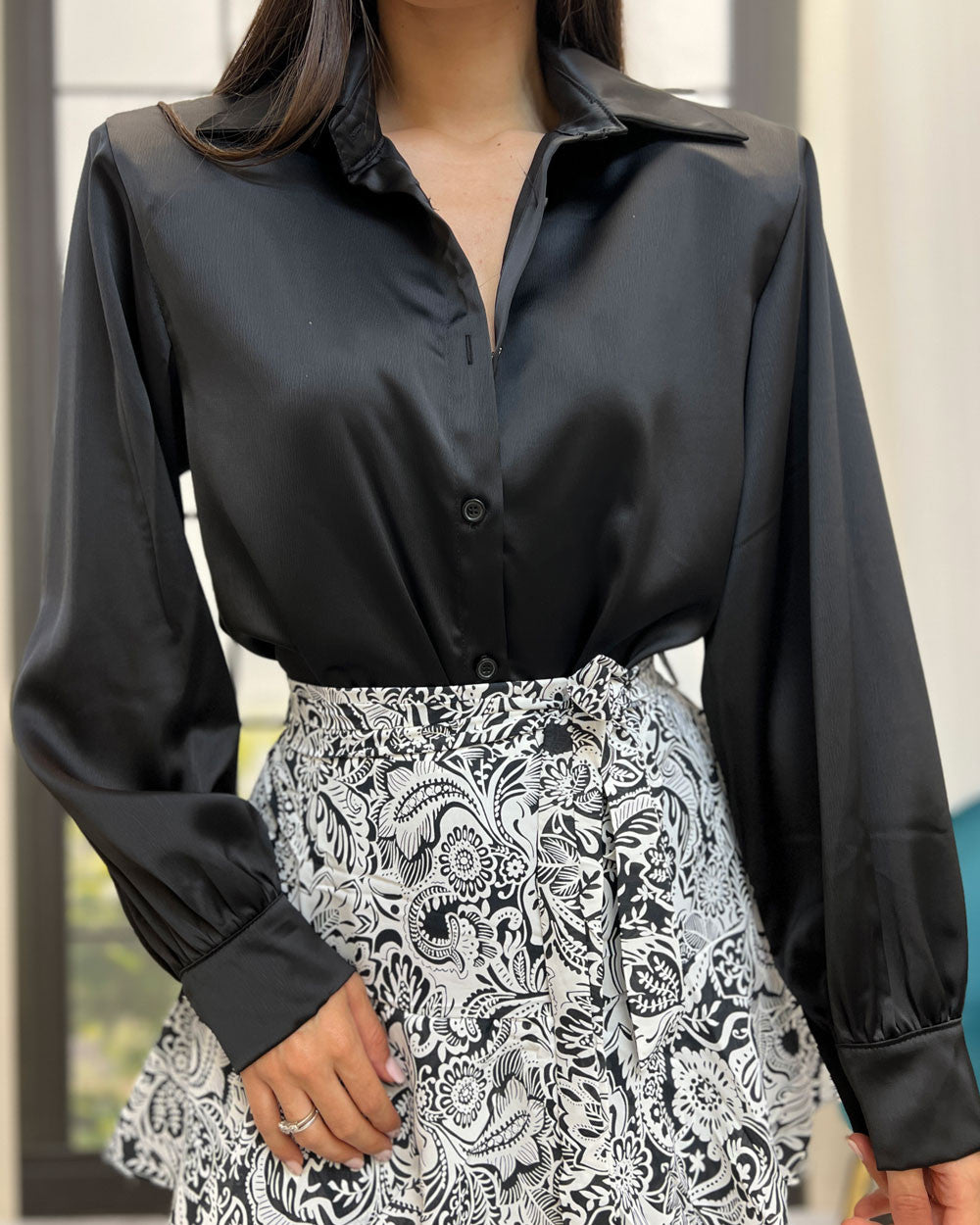 camicia-satin-regolare-con-spallina-nero.jpg